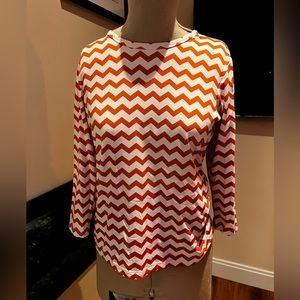 J.McLaughlin tee- fun wavy pattern